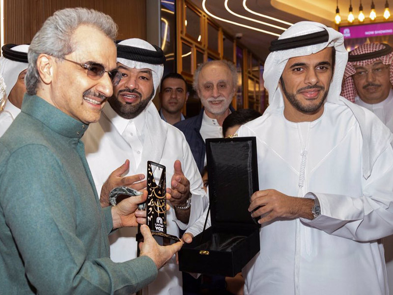 الوليد بن طلال يفتتح ”أفخم“ سينما بالشرق الأوسط في السعودية